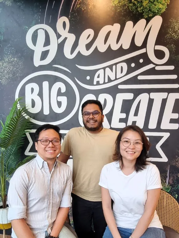 Kaiden and Jessica sitting at the front while Ashok standing at the back between them